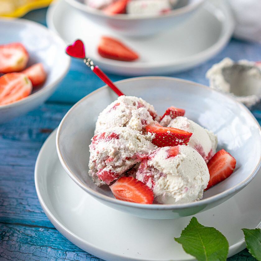 Creamy Cashew and Strawberry Ice Cream