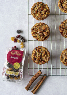 <p>Preheat oven to 180 degrees Celsius  </p><p>In a medium bowl, mix oats, cinnamon, baking powder and salt</p>