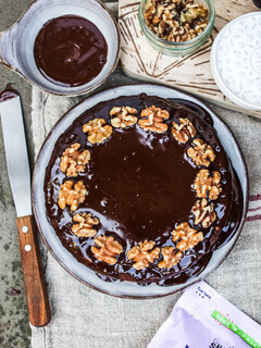 <p>Meanwhile bring the coconut cream to a boil in a small saucepan, then take it off the heat. Stir in the chopped chocolate until it's all melted and you're left with a thick chocolate cream.</p>